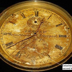 Titanic's chronometer 2.jpg