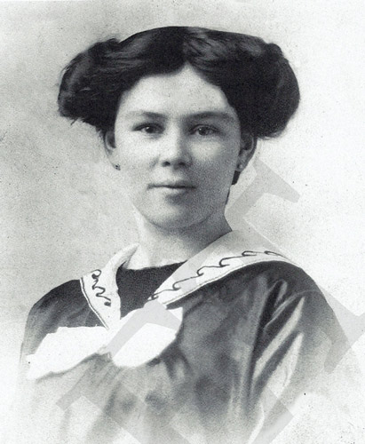 Maude Sincock Roberts in 1912 - 411 x 500 jpeg 57kB